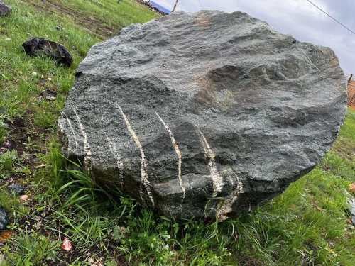 Гигантские зелёные валуны для ландшафтного дизайна весом более 5 тонн купить в Республике Мордовия