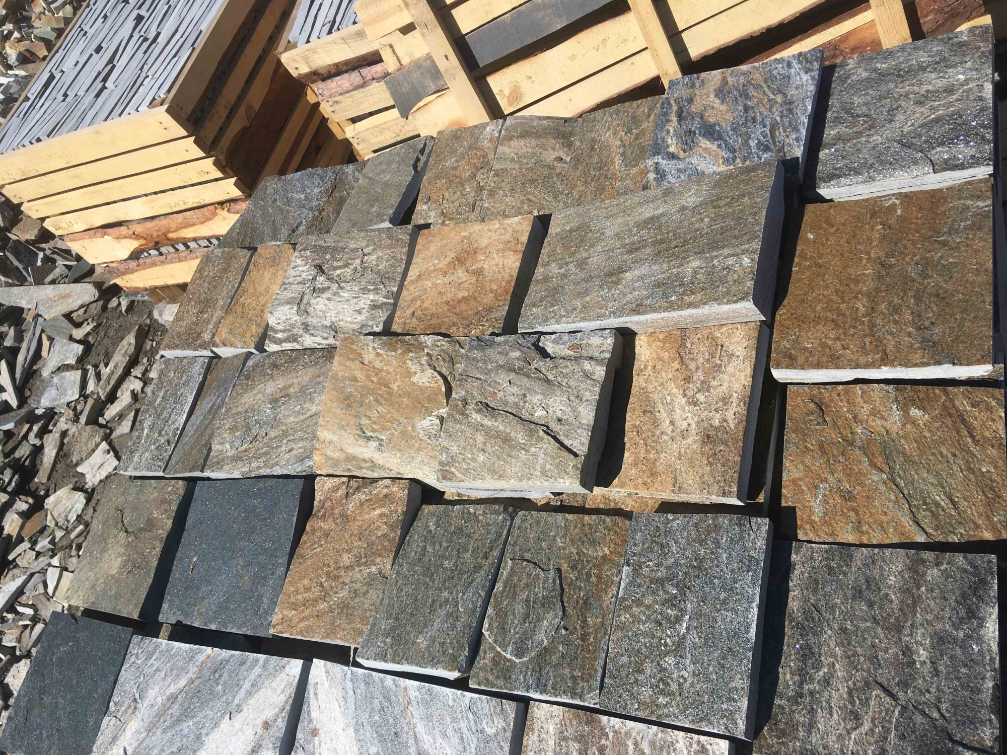 Плитка пилёная златолит Уральский для цоколя, отмостки купить в Республике Мордовия