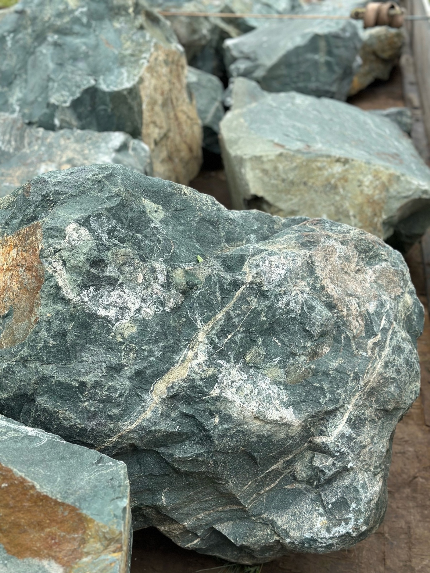 Камни для ландшафтного дизайна зелёные 10-60 килограмм купить в Республике Мордовия