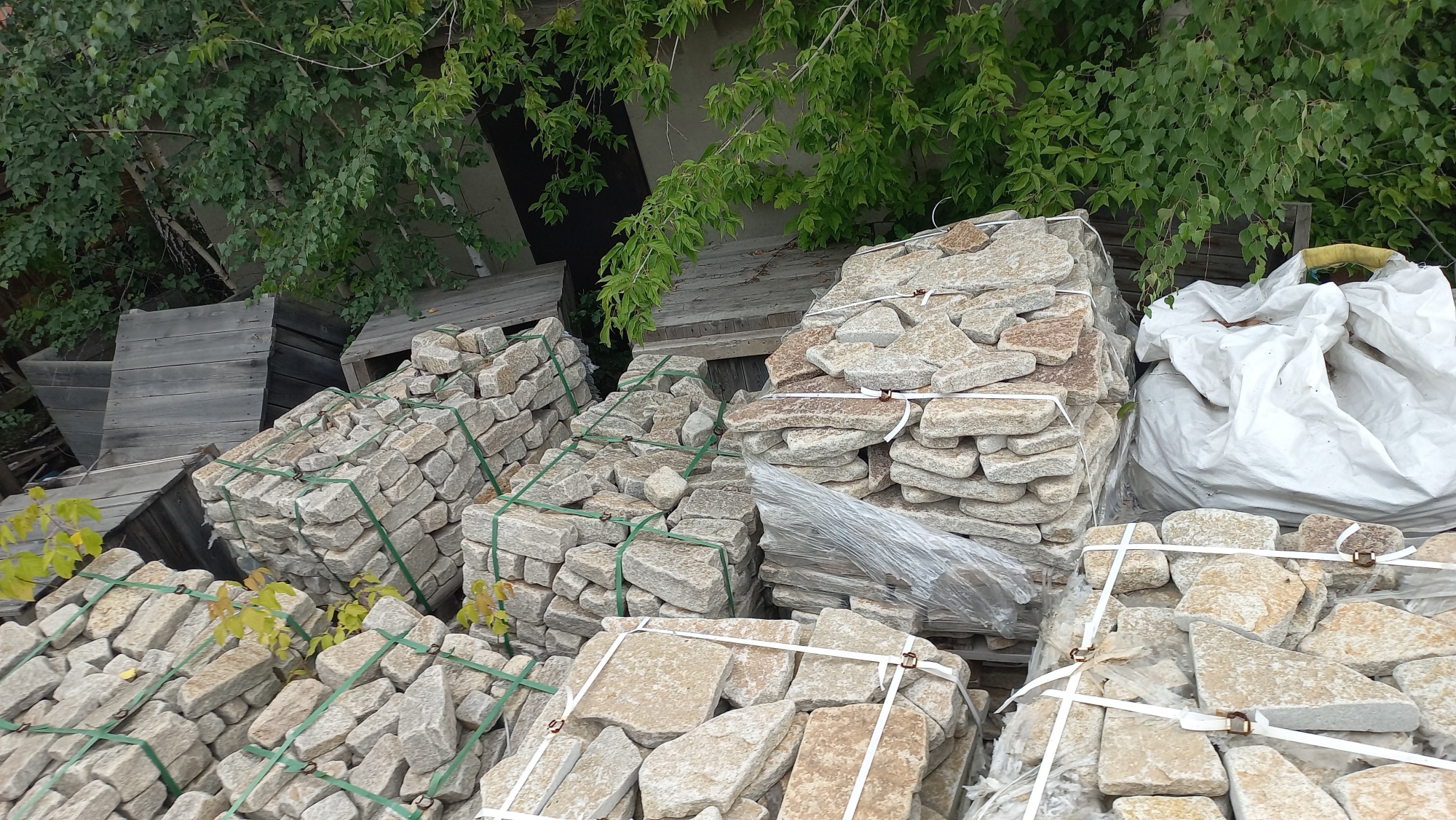 Плитняк гранитный галтованный купить в Республике Мордовия