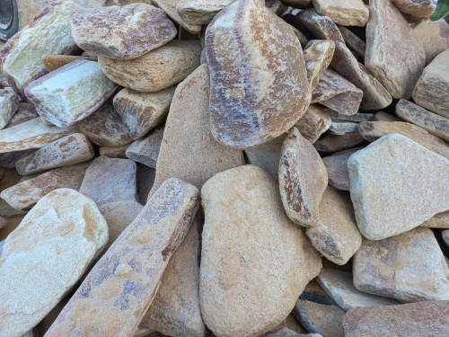 Златолит жёлтый, жёлто-зелёный глыбки и валуны для ланшафтного дизайна купить в Республике Мордовия