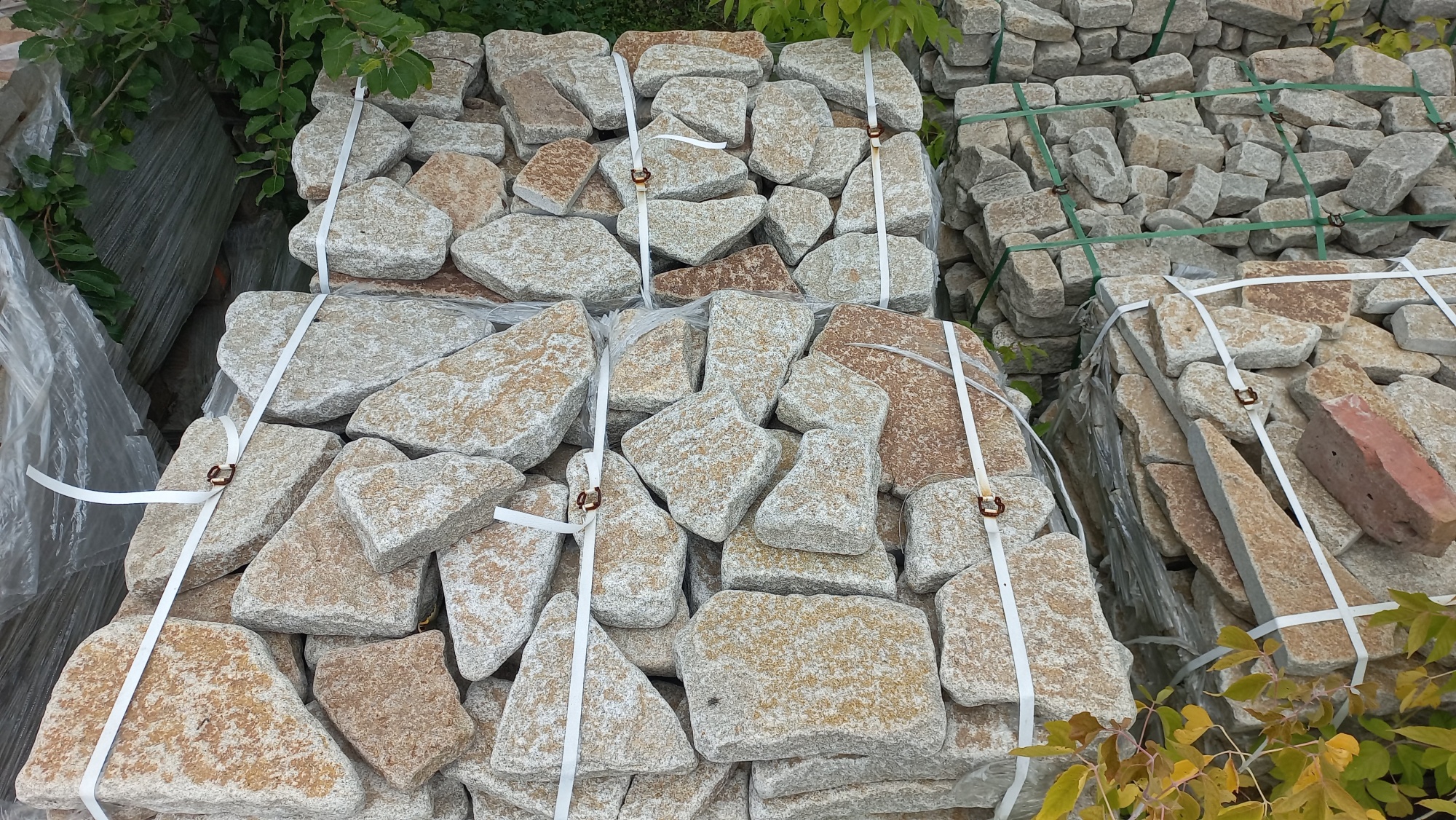 Гранитный плитняк галтованный для мощения купить в Республике Мордовия