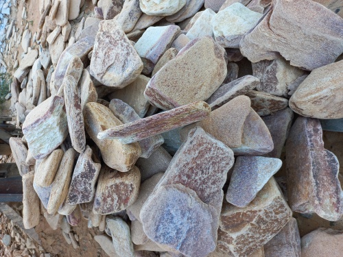 Златолит жёлтый, жёлто-зелёный глыбки и валуны для ланшафтного дизайна купить в Республике Мордовия